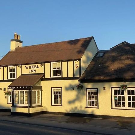 The New Wheel Inn Lymington Extérieur photo