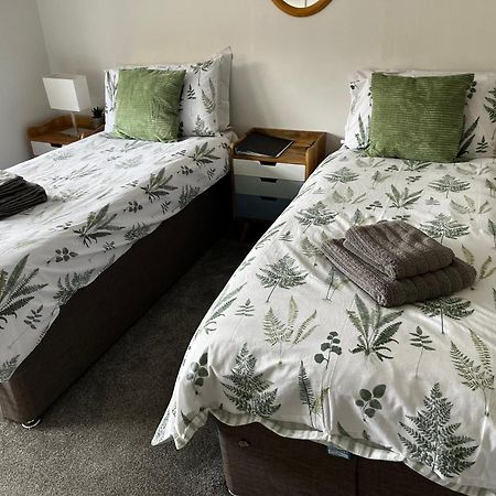 The New Wheel Inn Lymington Extérieur photo