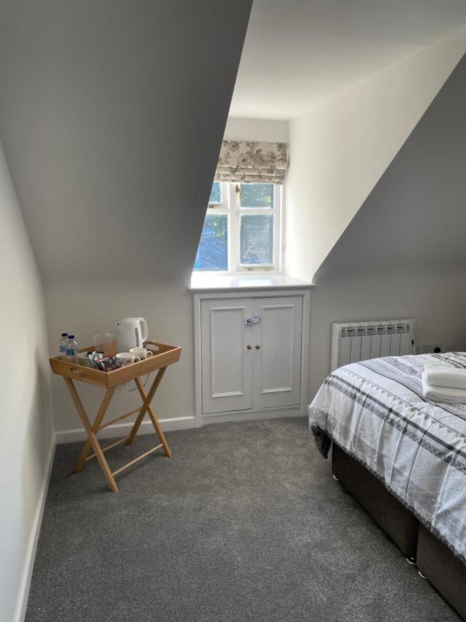 The New Wheel Inn Lymington Extérieur photo