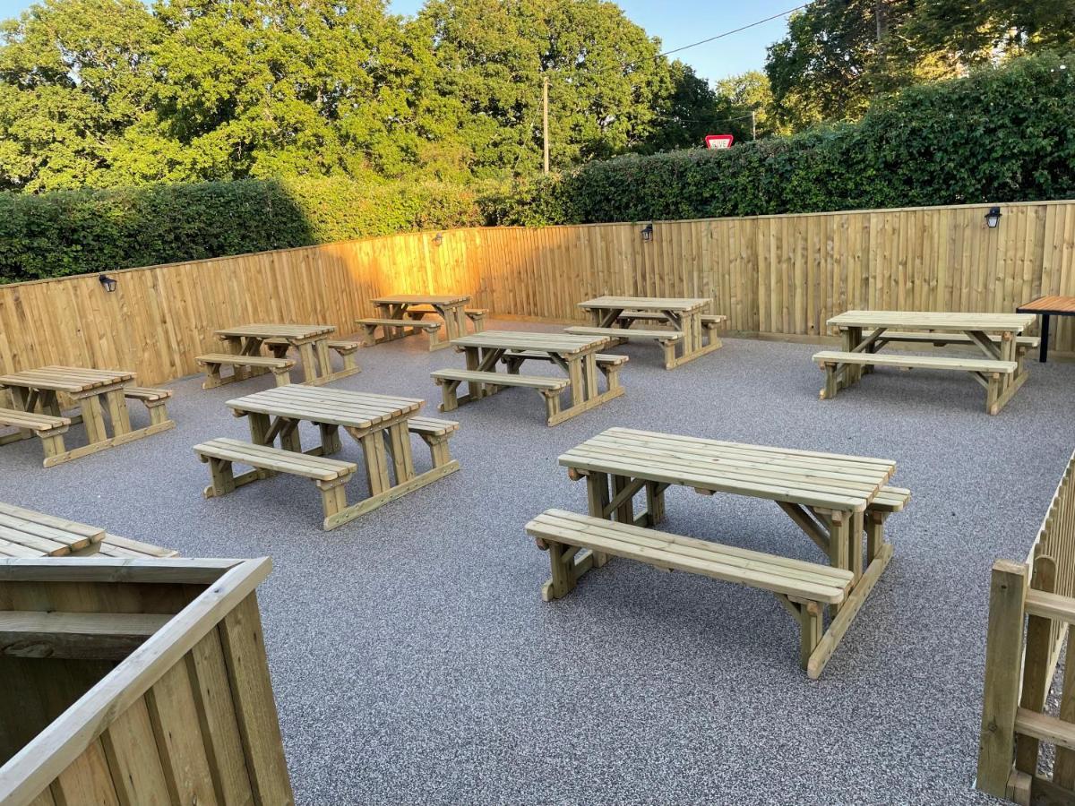 The New Wheel Inn Lymington Extérieur photo