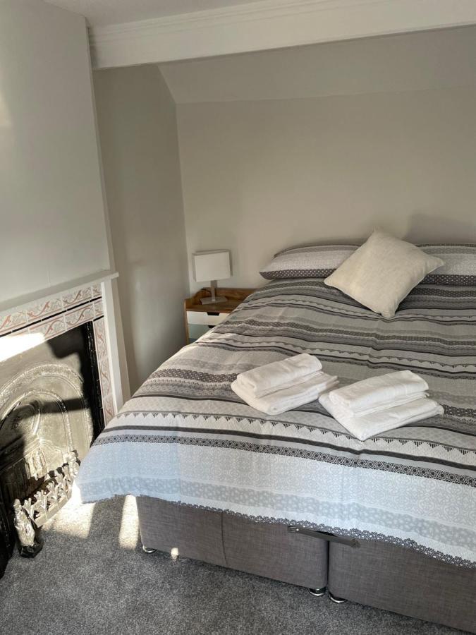 The New Wheel Inn Lymington Extérieur photo