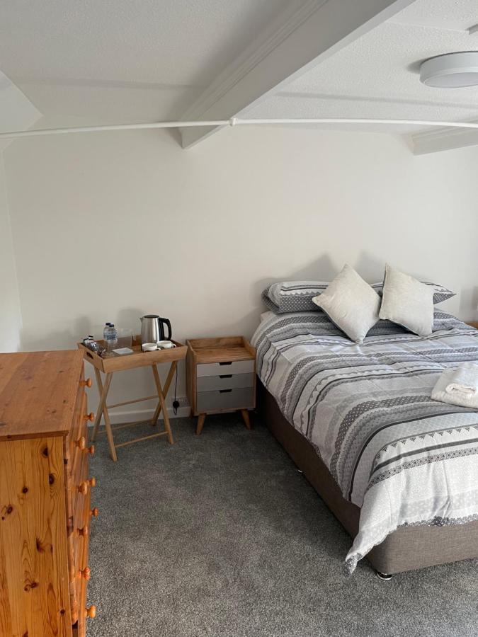 The New Wheel Inn Lymington Extérieur photo