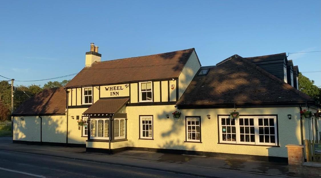 The New Wheel Inn Lymington Extérieur photo