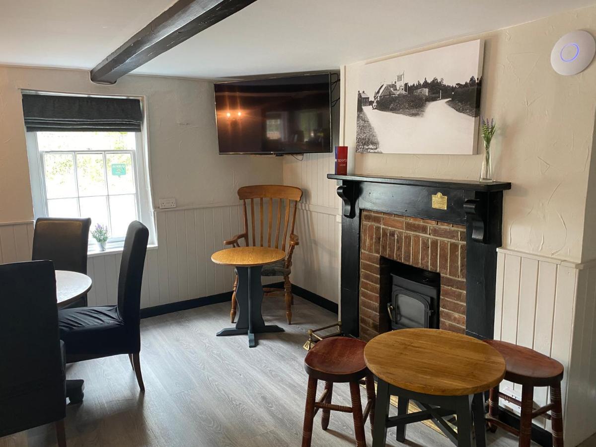 The New Wheel Inn Lymington Extérieur photo