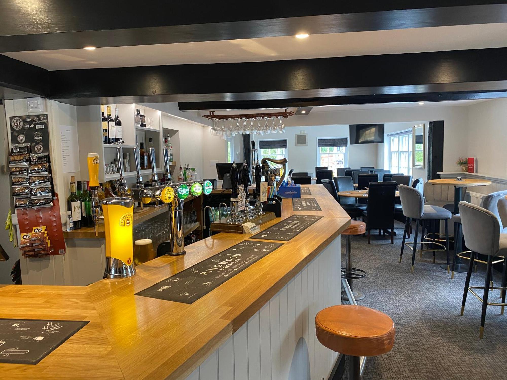The New Wheel Inn Lymington Extérieur photo