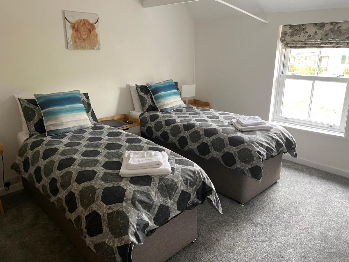 The New Wheel Inn Lymington Extérieur photo