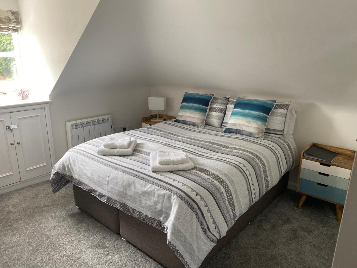 The New Wheel Inn Lymington Extérieur photo
