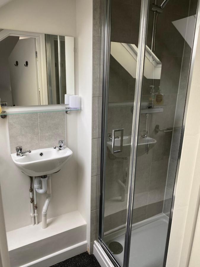 The New Wheel Inn Lymington Extérieur photo