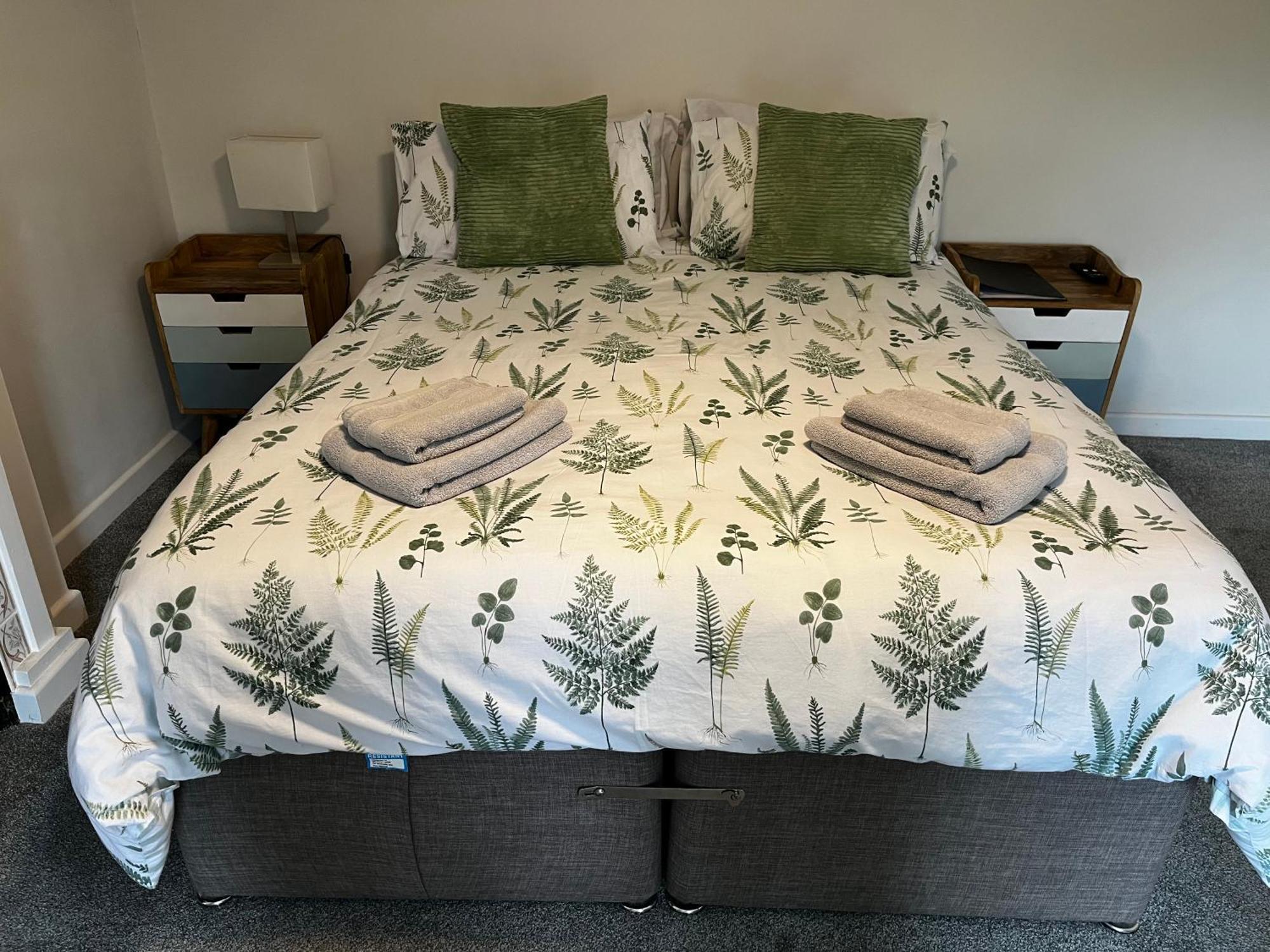 The New Wheel Inn Lymington Extérieur photo