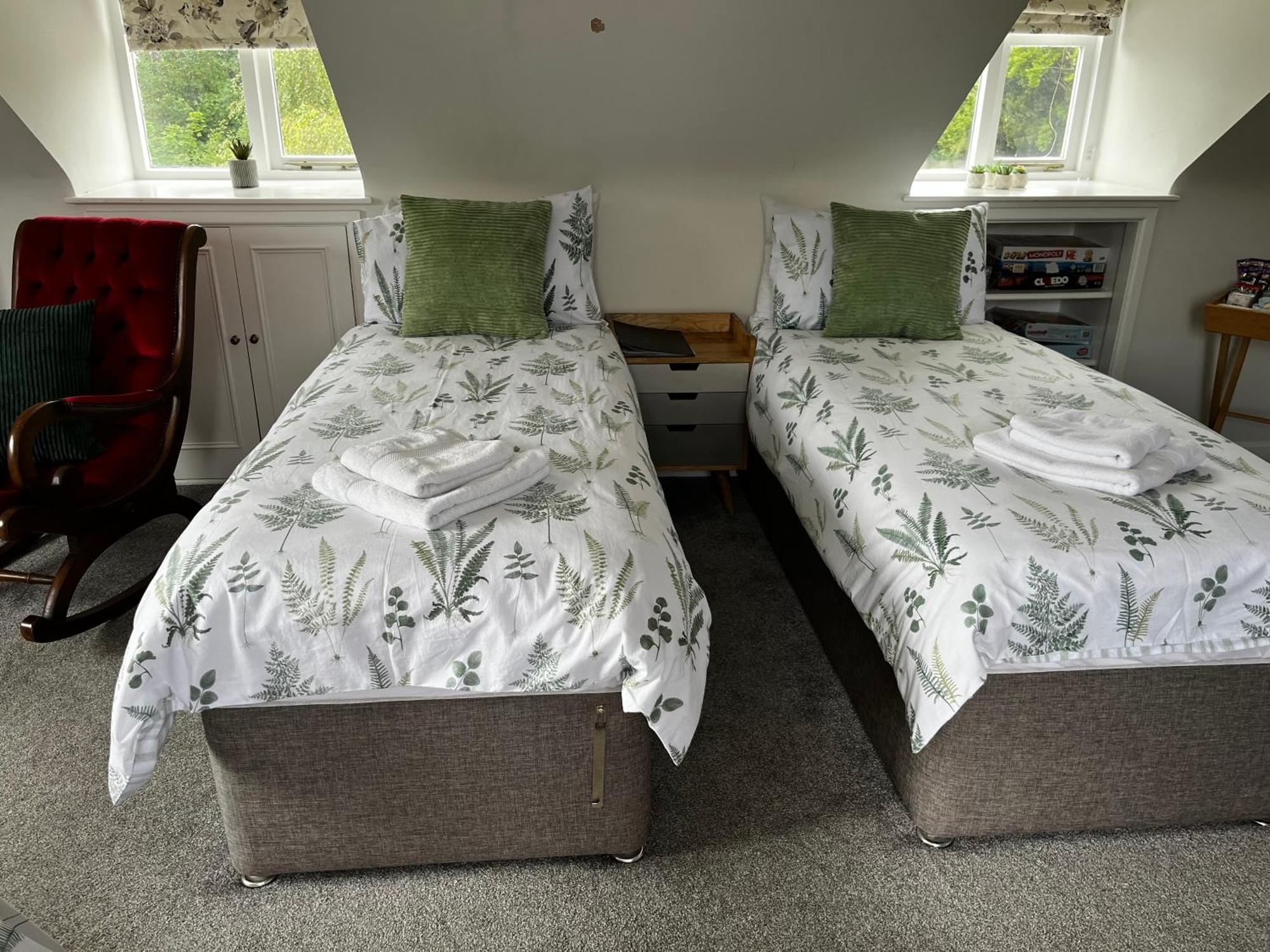 The New Wheel Inn Lymington Extérieur photo